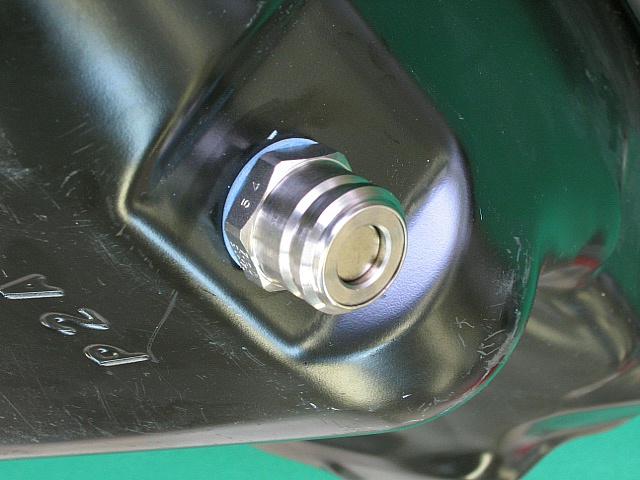 楽々オイル交換“Qプラグ”(トラック・バス用)